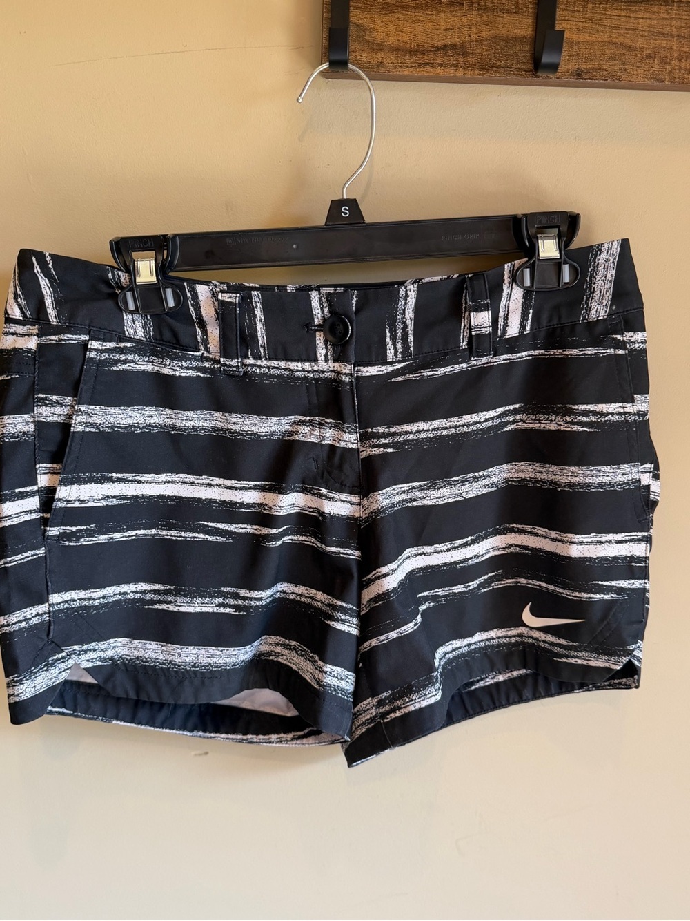 NIKE Women’s Golf Shorts Size 6